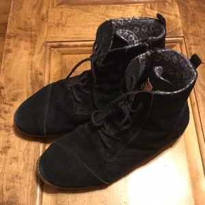 Suede Toms boots